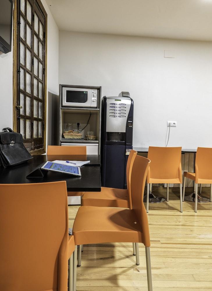 Kubik Hotel Caces Buitenkant foto