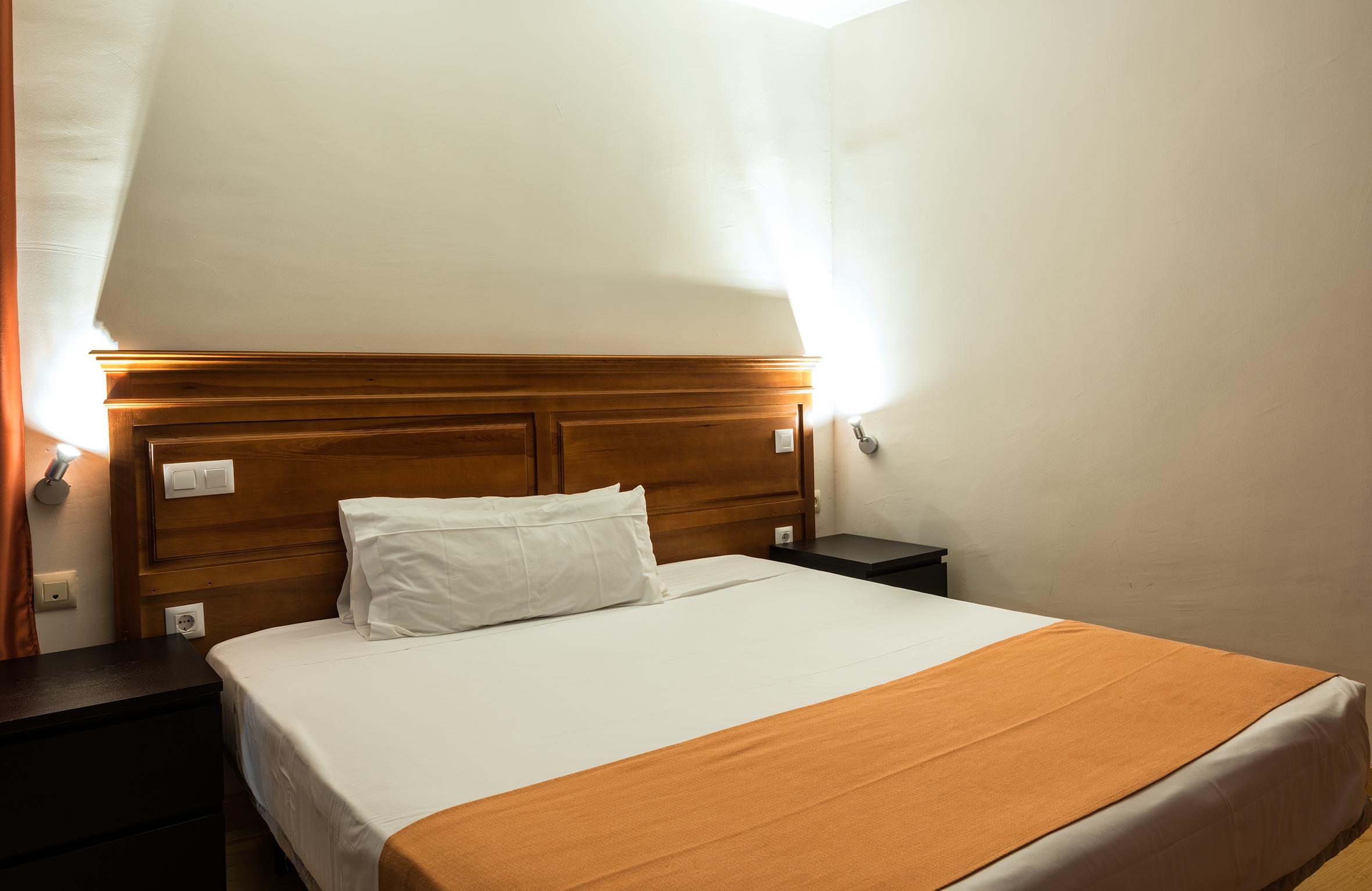 Kubik Hotel Caces Buitenkant foto