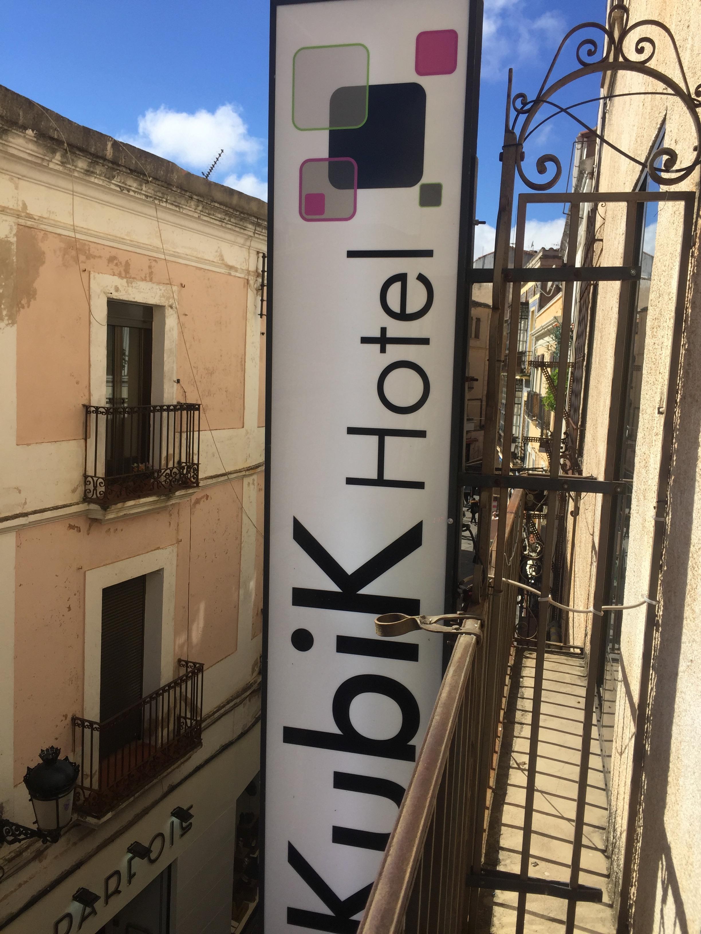 Kubik Hotel Caces Buitenkant foto