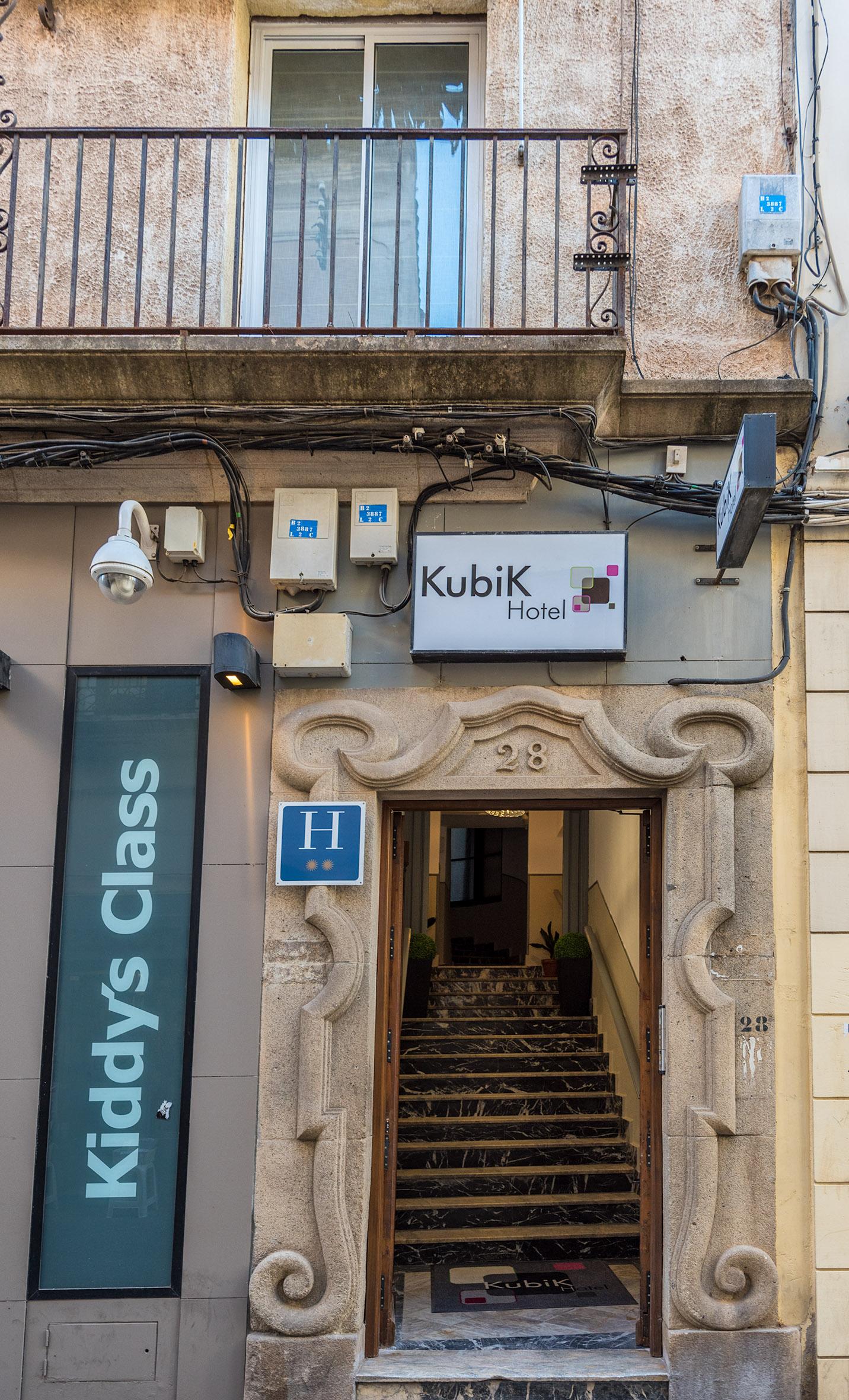 Kubik Hotel Caces Buitenkant foto