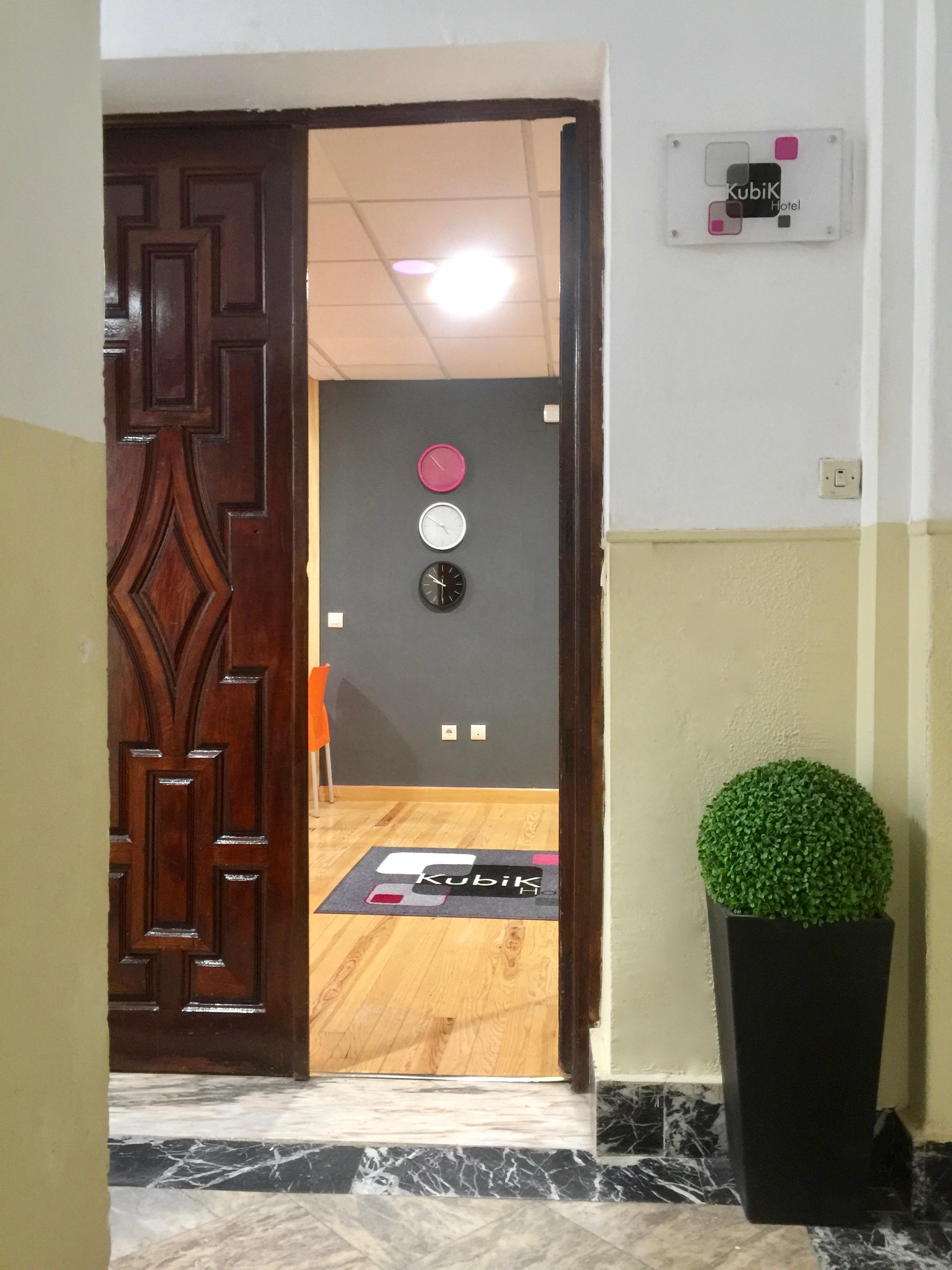 Kubik Hotel Caces Buitenkant foto