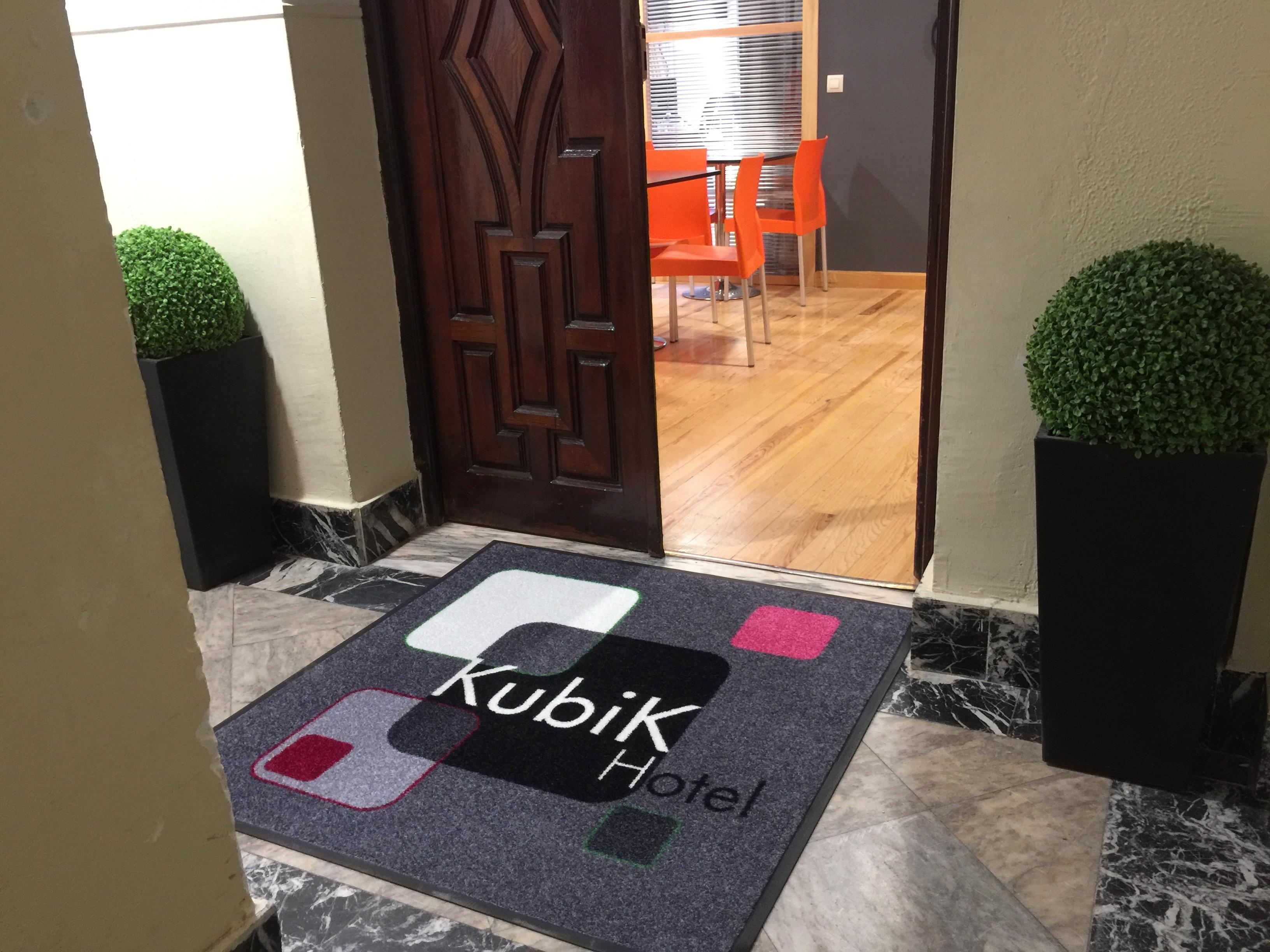 Kubik Hotel Caces Buitenkant foto