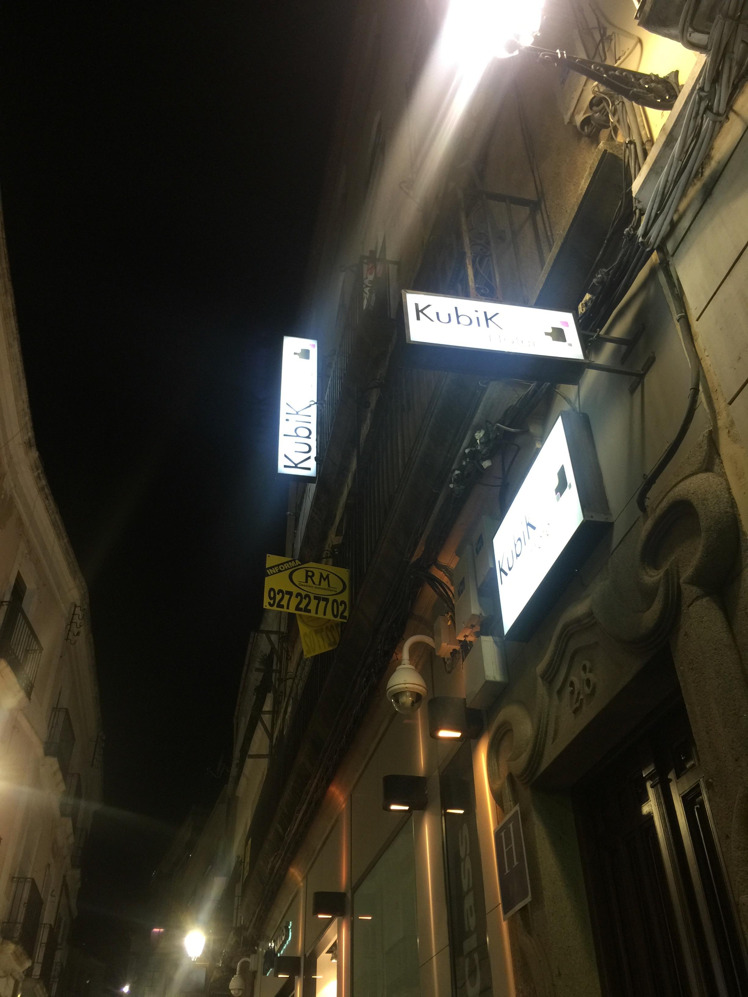 Kubik Hotel Caces Buitenkant foto