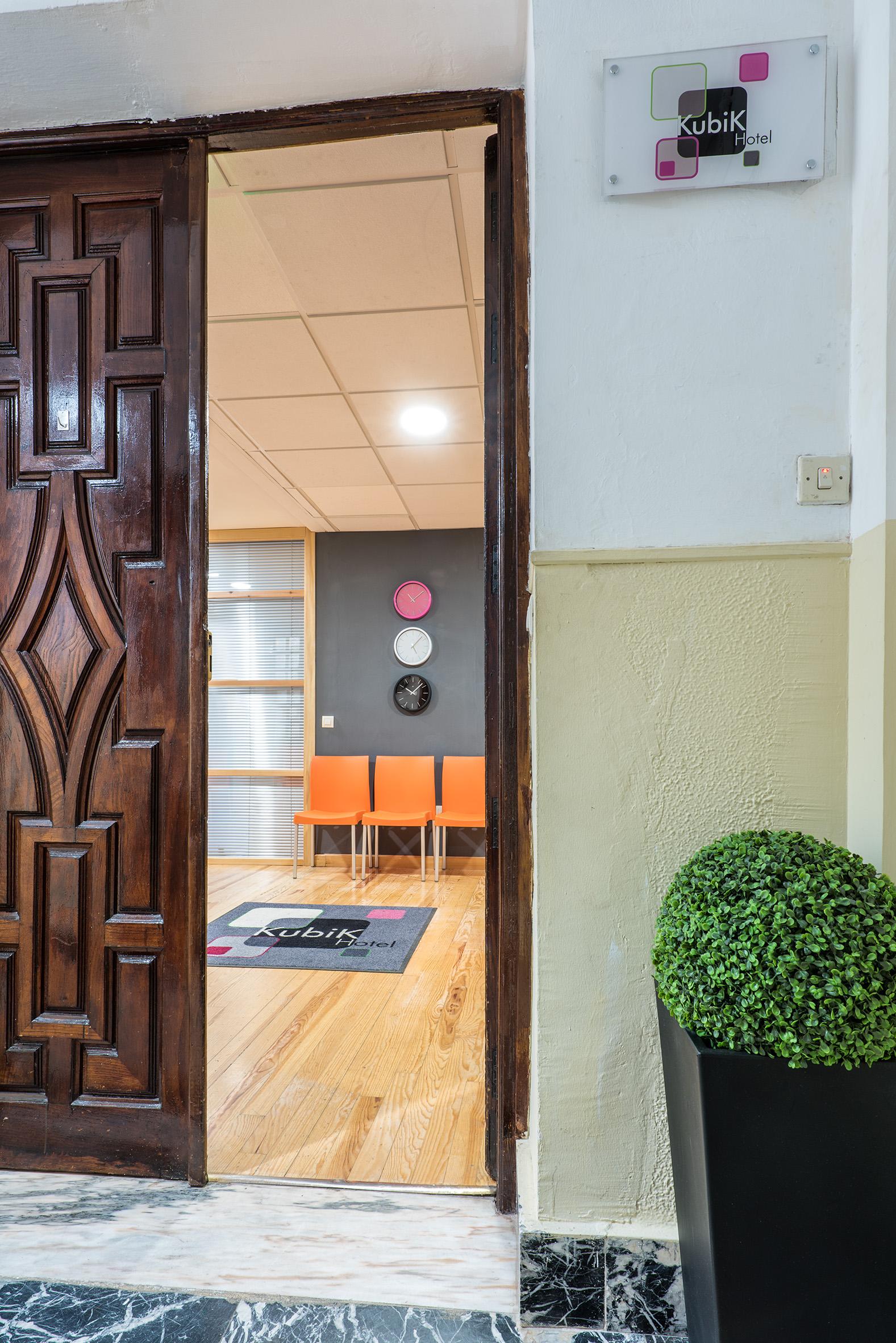 Kubik Hotel Caces Buitenkant foto
