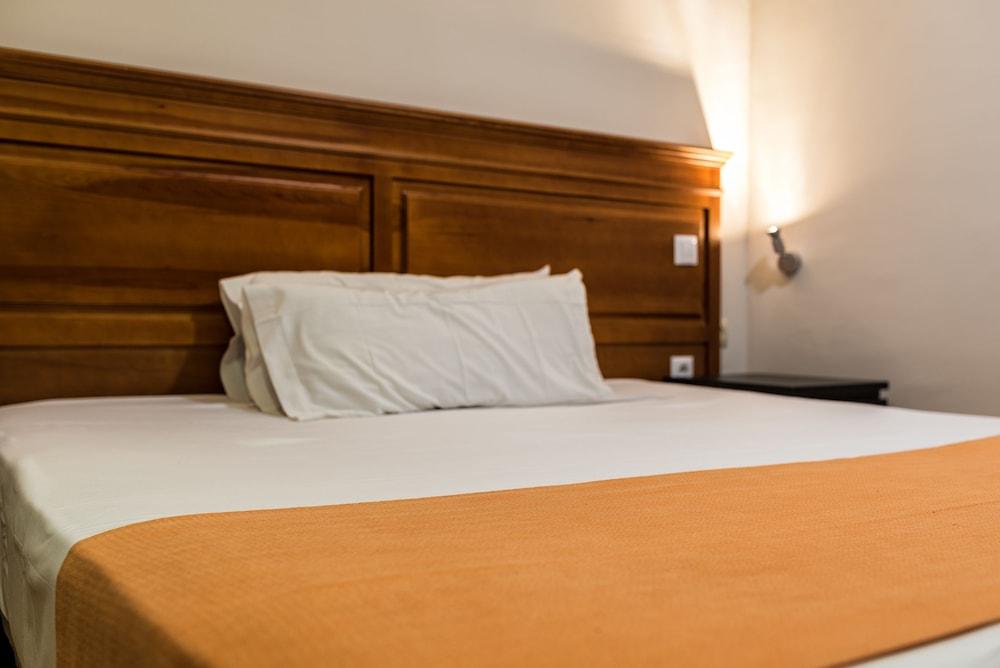 Kubik Hotel Caces Buitenkant foto