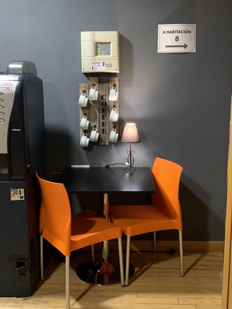 Kubik Hotel Caces Buitenkant foto