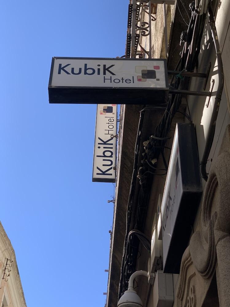 Kubik Hotel Caces Buitenkant foto