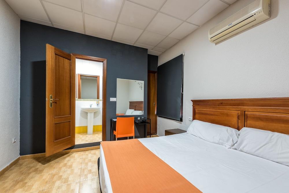 Kubik Hotel Caces Buitenkant foto