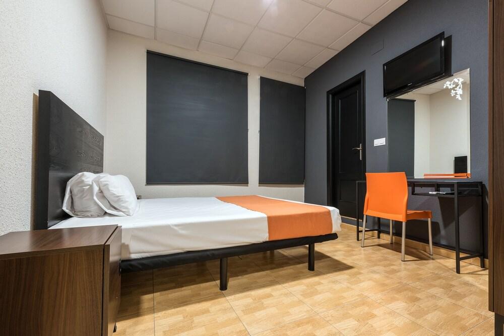 Kubik Hotel Caces Buitenkant foto