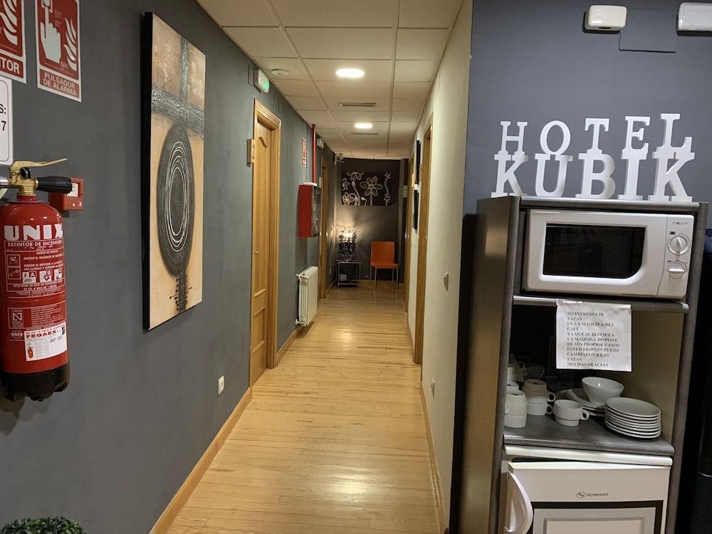 Kubik Hotel Caces Buitenkant foto