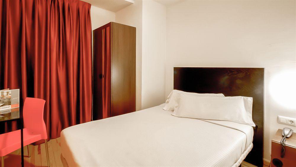 Kubik Hotel Caces Buitenkant foto