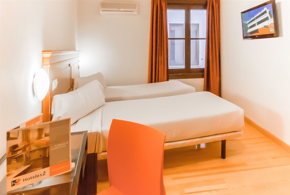 Kubik Hotel Caces Buitenkant foto