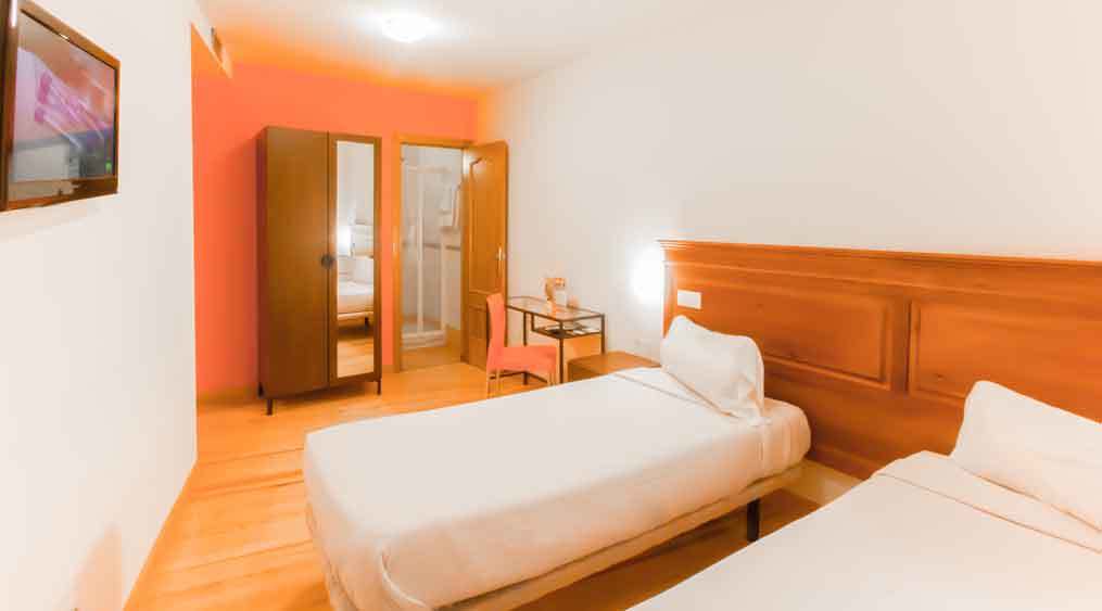 Kubik Hotel Caces Buitenkant foto